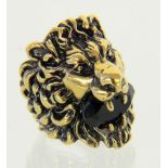 GUCCI LÖWENKOPFRING Vergoldet mit rotem Schmuckstein. Ringgr. 56, signiert. A GUCCI LION HEAD RING