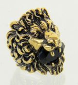 GUCCI LÖWENKOPFRING Vergoldet mit rotem Schmuckstein. Ringgr. 56, signiert. A GUCCI LION HEAD RING