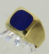 HERRENRING 585/000 Gelbgold mit Lapislazuli. Gr. 61, Brutto ca. 7,6g A MEN'S RING 585/000 yellow