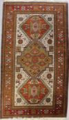 ALTER SHIRAZ, PERSIEN. 220x134cm AN OLD SHIRAZ RUG PERSIA. 220 x 134 cm