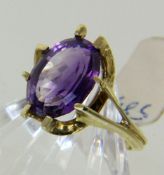 DAMENRING 585/000 Gelbgold mit Amethyst. Gr. 57, Brutto ca. 5,8g A LADIES' RING 585/000 yellow