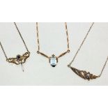 DREI COLLIERS Silber vergoldet mit Aquamarin, Saphir. Brutto ca. 9,8g THREE NECKLACES Gilt silver