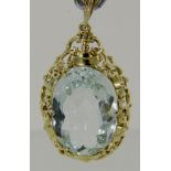 ANHÄNGER 585/000 Gelbgold mit Aquamarin. L.4,2cm, Brutto ca. 6,9g A PENDANT 585/000 yellow gold with