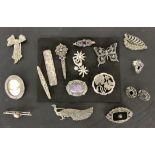 LOT VON 22 TEILEN SILBERSCHMUCK teils mit Edelsteinen A LOT OF 22 SILVER JEWELLERY ITEMS partly with