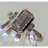 ART DECO DAMENRING 585/000 Weißgold mit Diamanten. Ringgr. 58, Brutto ca. 2,7g AN ART DECO LADIES'