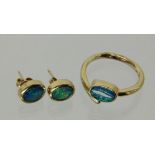 DAMENRING UND PAAR OHRSTECKER 585/000 Gelbgold mit schwarzem Opal auf Muttergestein. Ringgr. 56.