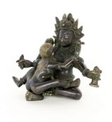 EROTISCHE GÖTTERDARSTELLUNG. Hinduistisch. Patinierte Bronze. H.12,5cm A REPRESENTATION OF EROTIC