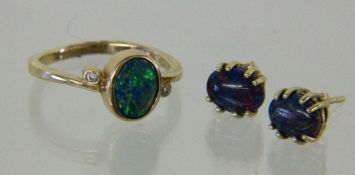 OPALRING 585/000 Gelbgold mit schwarzem Opal auf Muttergestein und 2 kleinen Brillanten. Dazu paar