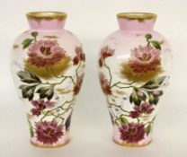 PAAR BALUSTERVASEN Franz Anton Mehlem, Bonn um 1900 Keramik mit farbig gemaltem Blumendekor.