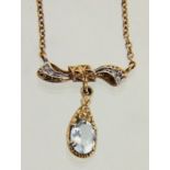 COLLIER IM JUGENDSTIL 585/000 Rotgold mit Aquamarin. Brutto ca. 5,2g AN ART NOUVEAU STYLE NACKLACE