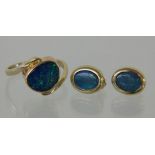 OPALRING 585/000 Gelbgold mit schwarzem Opal auf Muttergestein. Ringgr. 58. Dazu paar Ohrstecker,