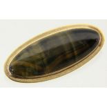 BROSCHE 375/000 Gelbgold mit Tigerauge. L.5,2cm, Brutto ca. 15g A BROOCH 375/000 yellow gold with