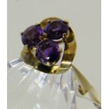 DAMENRING 585/000 Gelbgold mit 3 Amethysten. Gr. 56, Brutto ca. 6,6g A LADIES' RING 585/000 yellow