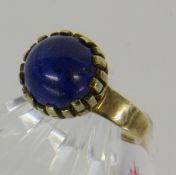 DAMENRING 585/000 Gelbgold mit Lapislazuli. Gr. 55, Brutto ca. 6,6g A LADIES' RING 585/000 yellow