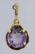 ANHÄNGER333/000 Gelbgold mit Amethyst. L.3,4cm, Brutto ca. 4,8gA PENDANT 333/000 yellow gold with