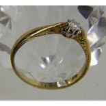 JUGENDSTIL BRILLANTRING um 1900Brillantschliff von ca. 0,15ct. Floral gravierte Schiene. Ringgr. 58,