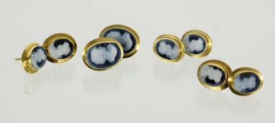 VIER PAAR OHRSTECKER750/000 Gelbgold mit Achatkameen. Brutto ca. 10gFOUR PAIRS OF STUD EARRINGS
