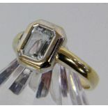 DAMENRING585/000 Gelbgold mit Aquamarin im Tafelschliff. Gr. 58, Brutto ca. 4,9gA LADIES' RING 585/