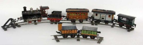 MÄRKLIN ZUG SPUR 1um 1910 Dampflok mit Tender, einem Personenwagen und 4 Güterwagen, Uhrwerkantrieb.