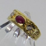 DAMENRING585/000 Gelbgold mit Rubin-Cabochon und 2 Diamanten. Gr. 58, Brutto ca. 3,2gA LADIES'