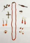 LOT VON 10 TEILEN KORALLENSCHMUCKA LOT OF 10 CORAL JEWELLERY PIECES