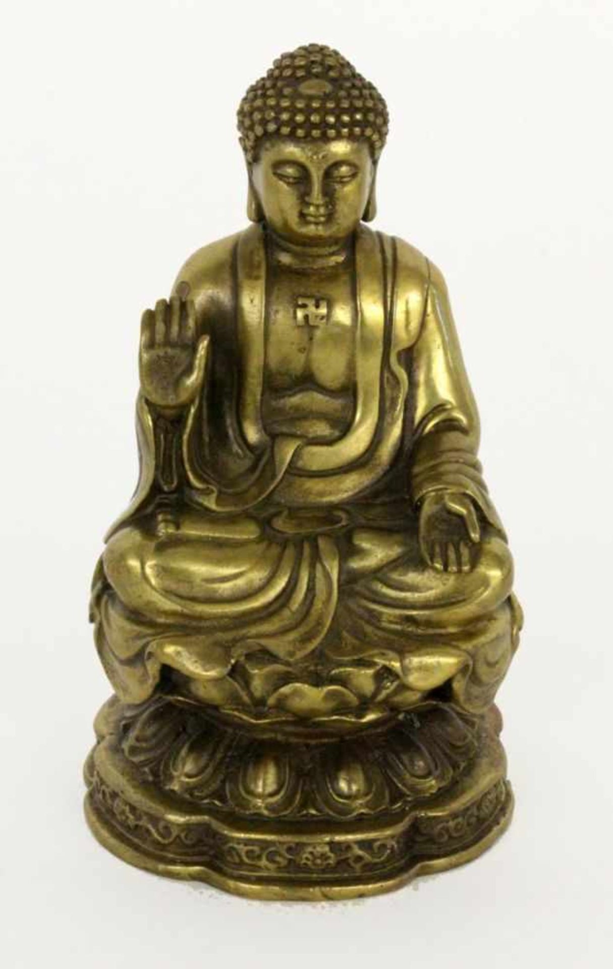 BUDDHAChina Auf Lotusthron sitzender Buddha mit Swastika-Symbol auf der Brust und Varada Mudra-