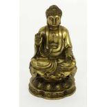 BUDDHAChina Auf Lotusthron sitzender Buddha mit Swastika-Symbol auf der Brust und Varada Mudra-