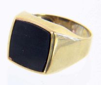 HERRENRING333/000 Gelbgold mit Onyx. Gr.66, Brutto ca. 4,2gA MEN'S RING 333/000 yellow gold with