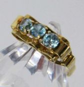 DAMENRING585/000 Gelbgold mit 3 Aquamarinen. Gr. 58, Brutto ca. 3,8gA LADIES' RING 585/000 yellow