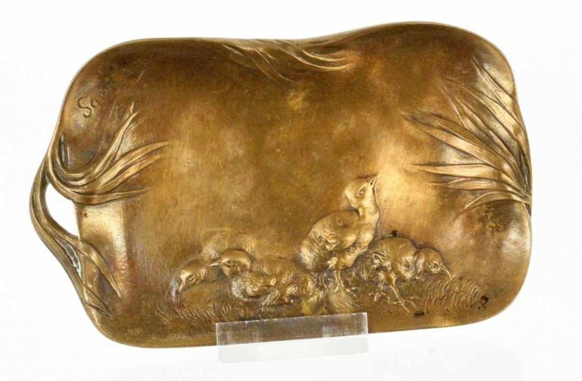 ERNEST SANGLANFrankreich um 1900 Bronzeschale mit Kücken im Relief. Signiert. 8x13,5cmERNEST SANGLAN