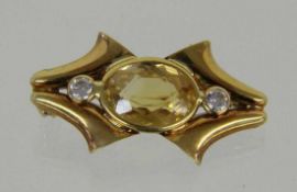 BROSCHE750/000 Gelbgold mit Citrin und 2 Zirkonia. L.35mm, Brutto ca, 4,5gA BROOCH 750/000 yellow