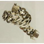 ARMBAND MIT VERFLOCHTENEN GLIEDERN585/000 Weißgold. L.21cm, ca. 39,15gA BRACELET WITH INTERLACED