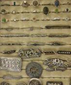 LOT VON 34 TEILEN SCHMUCKmeist SilberA LOT OF 34 JEWELLERY PIECES mostly silver