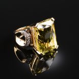 A 14K YELLOW GOLD, DIAMOND, AND YELLOW SAPPHIRE LAURA RAMSEY LADY'S RING, the mounting centering