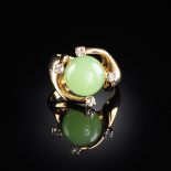 A 14K YELLOW GOLD, GREEN JADEITE, AND DIAMOND LADY'S RING, the mounting set with a 9 millimeter