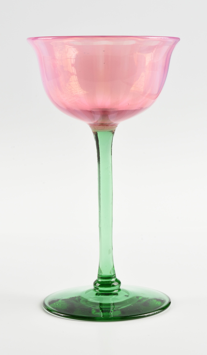 A GROUP OF FOUR AMERICAN AND BOHEMIAN WINE GLASSES, CIRCA 1890-1910, comprising a Bohemian flashed - Image 6 of 17