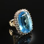 A 14K YELLOW GOLD, BLUE TOPAZ, AND DIAMOND LADY'S RING, set with a cushion cut blue topaz.