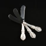 A SET OF TWELVE REED & BARTON STERLING SILVER AND STAINLESS STEEL BUTTER SPREADERS IN THE "FRANCIS