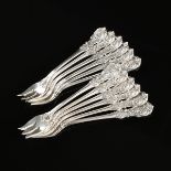 A SET OF TWELVE REED & BARTON STERLING SILVER OYSTER FORKS IN THE "FRANCIS I" PATTERN, TAUNTON,