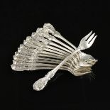 A SET OF TWELVE REED & BARTON STERLING SILVER OYSTER FORKS IN THE "FRANCIS I" PATTERN, TAUNTON,