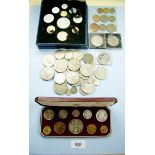 A quantity of British coinage including commemoratives, pre-decimal sixpences through halfcrowns x