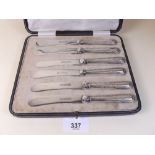 A set of six silver handled tea knives - cased - Sheffield 1922