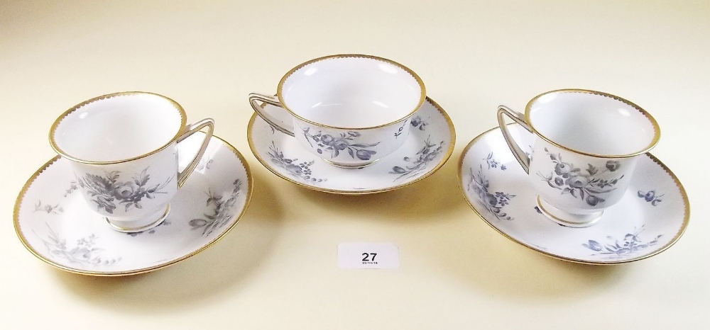 Three Worcester Flight, Barr & Barr 'Etruscan' shape cups and saucers (two coffee and one tea) circa