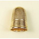 A 9 carat gold thimble in heart shaped case - 5.7g