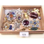 Various costume jewellery