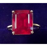 A 9 carat gold ring set AAA African ruby ring (approx. 9 carats) - size O 1/2