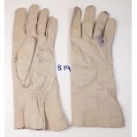 A pair of 1944 USAAF B3 flying gloves (order no 44-3180-AF) - unworn