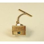 A 9 carat gold Xerox tie pin set emerald