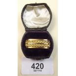 A Victorian gold scarf clip in fitted box - 5.5g - tests as gold but not hallmarked