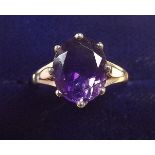 A 9k gold ring set amethyst, size I